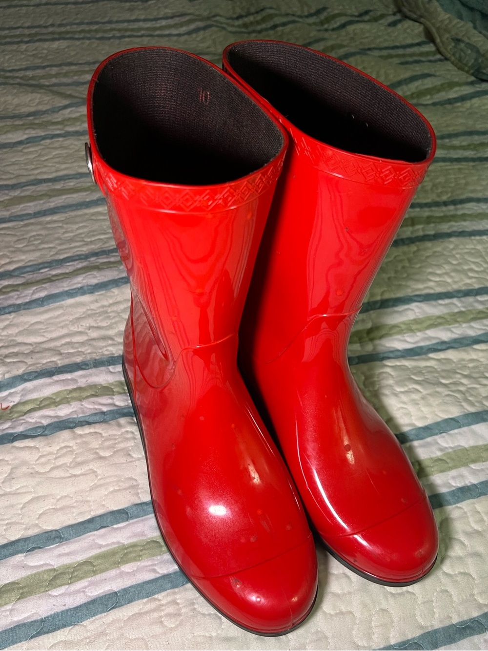 UGG Red Glossy Logo Accent